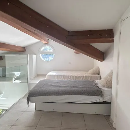 Les Pieds Dans L Eau *