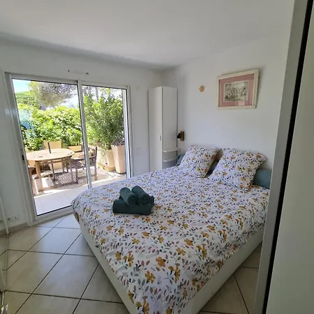 Les Pieds Dans L Eau *