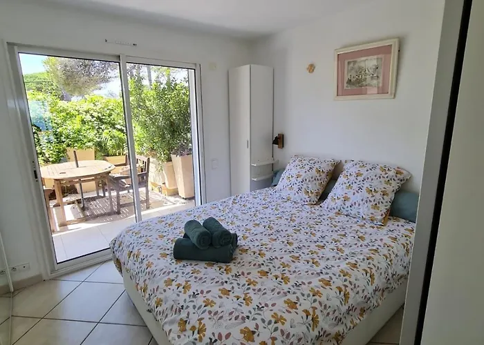 Les Pieds Dans L Eau *